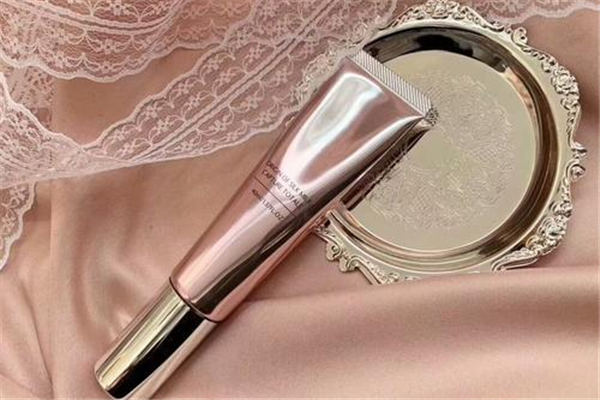 妝前乳用手還是美妝蛋 妝前乳用什么工具上妝 妝前乳用手還是美妝蛋 妝前乳用什么工具上妝