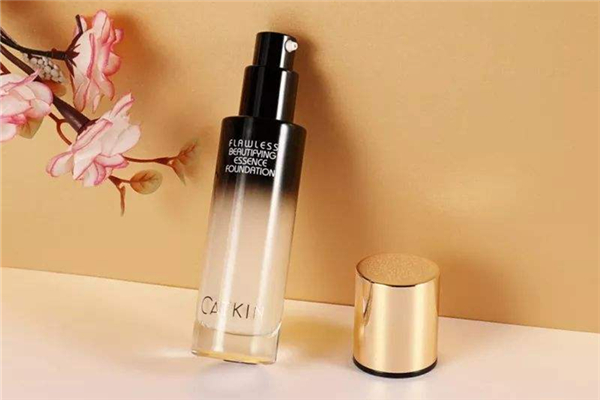 妝前乳用洗面奶會(huì)洗干凈嗎 妝前乳要不要卸妝 妝前乳用洗面奶會(huì)洗干凈嗎 妝前乳要不要卸妝