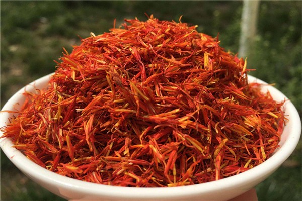紅花適合男人喝嗎 紅花男人喝了有什么好處 紅花適合男人喝嗎 紅花男人喝了有什么好處