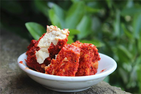 腐乳用老豆腐還是嫩豆腐 腐乳要發(fā)酵到什么程度 腐乳用老豆腐還是嫩豆腐 腐乳要發(fā)酵到什么程度