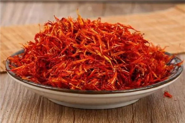 紅花適合什么樣的人喝 紅花可以降血壓嗎 紅花適合什么樣的人喝 紅花可以降血壓嗎