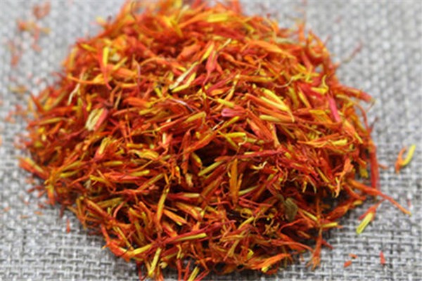 紅花泡水一天可以喝幾次 紅花泡水喝有什么功效和作用 紅花泡水一天可以喝幾次 紅花泡水喝有什么功效和作用