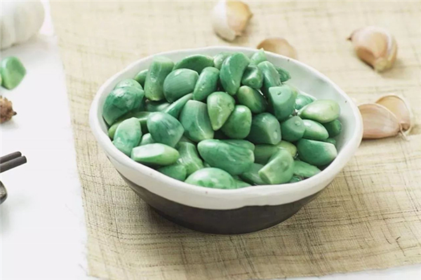 臘八蒜泡多久可以吃 臘八蒜放糖嗎 臘八蒜泡多久可以吃 臘八蒜放糖嗎