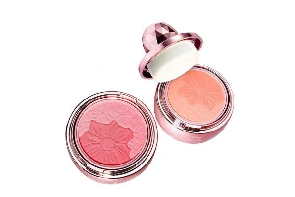 腮紅是啞光的好還是珠光的好 腮紅有什么顏色 腮紅是啞光的好還是珠光的好 腮紅有什么顏色