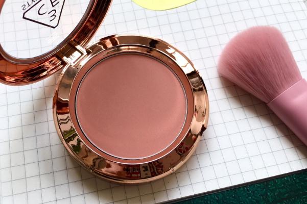 腮紅是啞光的好還是珠光的好 腮紅有什么顏色 腮紅是啞光的好還是珠光的好 腮紅有什么顏色