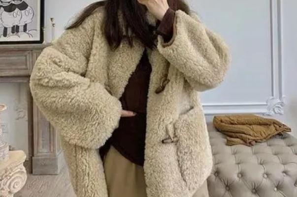 羊羔毛外套是真的羊毛嗎 羊羔毛外套是什么季節(jié)穿的 羊羔毛外套是真的羊毛嗎 羊羔毛外套是什么季節(jié)穿的