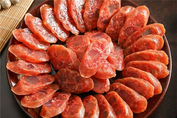 臘腸有點(diǎn)酸怎么回事 臘腸發(fā)酸還能吃嗎 臘腸有點(diǎn)酸怎么回事 臘腸發(fā)酸還能吃嗎