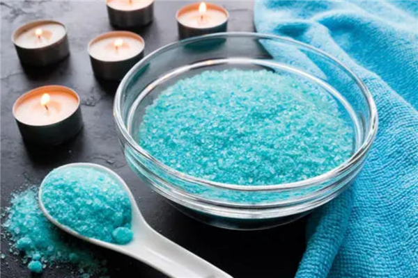 浴鹽的功效和作用 浴鹽有美白的效果嗎 浴鹽的功效和作用 浴鹽有美白的效果嗎