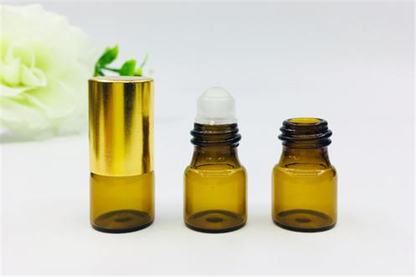 單方精油可以滴在護(hù)膚品直接用嗎 單方精油可以加在爽膚水里邊嗎 單方精油可以滴在護(hù)膚品直接用嗎 單方精油可以加在爽膚水里邊嗎