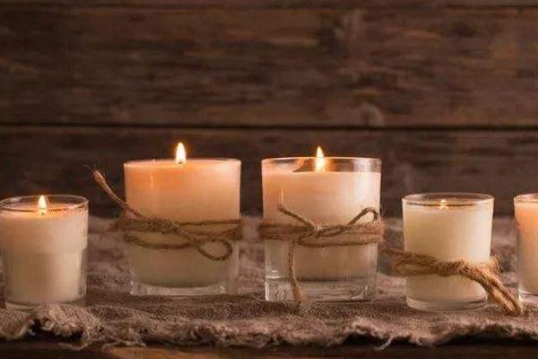 香薰蠟燭有黑煙正常嗎 香薰蠟燭冒黑煙的原因 香薰蠟燭有黑煙正常嗎 香薰蠟燭冒黑煙的原因