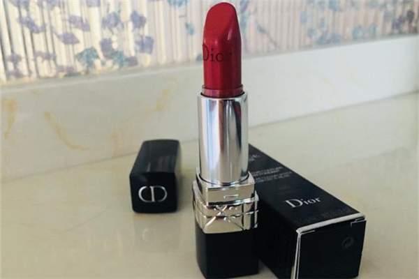 迪奧口紅999怎么分辨是不是正品 迪奧口紅999會不會太紅 迪奧口紅999怎么分辨是不是正品 迪奧口紅999會不會太紅