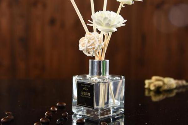 長期吸入香薰精油會(huì)怎樣 香薰精油可以帶上飛機(jī)嗎 長期吸入香薰精油會(huì)怎樣 香薰精油可以帶上飛機(jī)嗎