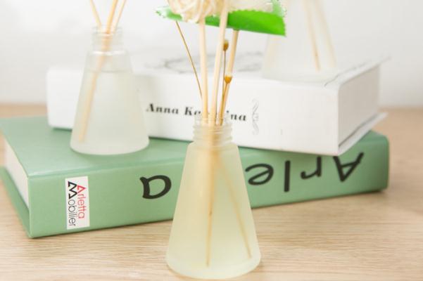 長期吸入香薰精油會(huì)怎樣 香薰精油可以帶上飛機(jī)嗎 長期吸入香薰精油會(huì)怎樣 香薰精油可以帶上飛機(jī)嗎