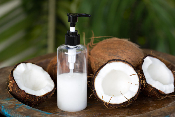 椰子油護(hù)發(fā)真的有效嗎 椰子油護(hù)發(fā)的正確方法 椰子油護(hù)發(fā)真的有效嗎 椰子油護(hù)發(fā)的正確方法