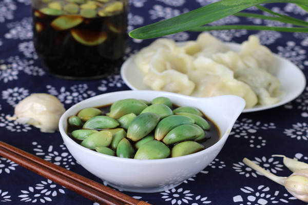 臘八蒜為什么會變綠 臘八蒜一定要臘八腌制嗎 臘八蒜為什么會變綠 臘八蒜一定要臘八腌制嗎