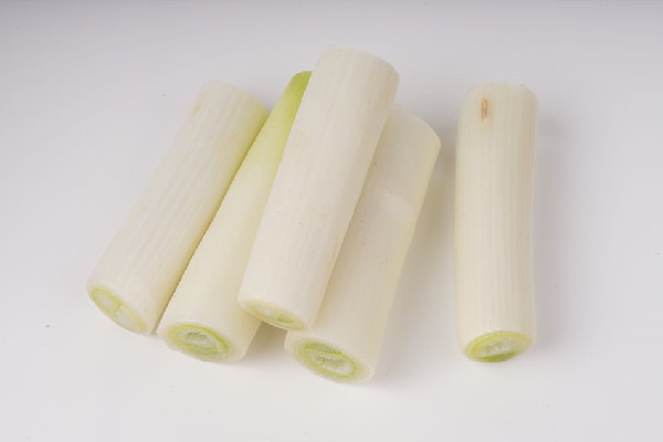 大蔥可以代替小蔥嗎 大蔥和小蔥有什么區(qū)別 大蔥可以代替小蔥嗎 大蔥和小蔥有什么區(qū)別