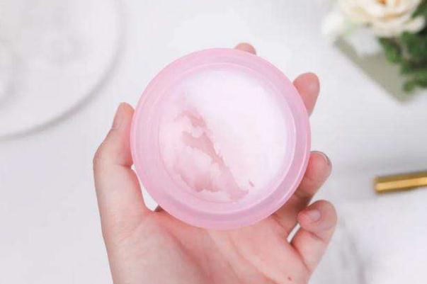 卸妝膏怎么用才正確 卸妝膏和卸妝水哪個好用對皮膚好 卸妝膏怎么用才正確 卸妝膏和卸妝水哪個好用對皮膚好