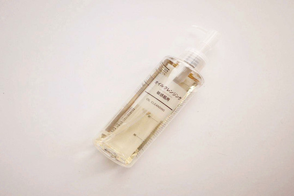 卸妝油需要卸妝棉嗎 卸妝油需要干手用嗎 卸妝油需要卸妝棉嗎 卸妝油需要干手用嗎