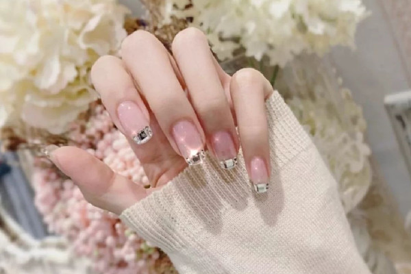 光療膠和加固膠一樣嗎 光療膠烤不干什么原因 光療膠和加固膠一樣嗎 光療膠烤不干什么原因