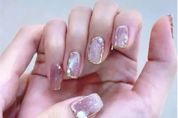 光療甲要不要涂底膠 光療甲要上幾層 光療甲要不要涂底膠 光療甲要上幾層