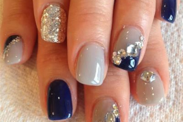 光療甲要不要涂底膠 光療甲要上幾層 光療甲要不要涂底膠 光療甲要上幾層