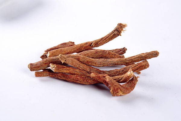 丹參能泡水喝嗎 丹參泡水喝起什么作用 丹參能泡水喝嗎 丹參泡水喝起什么作用