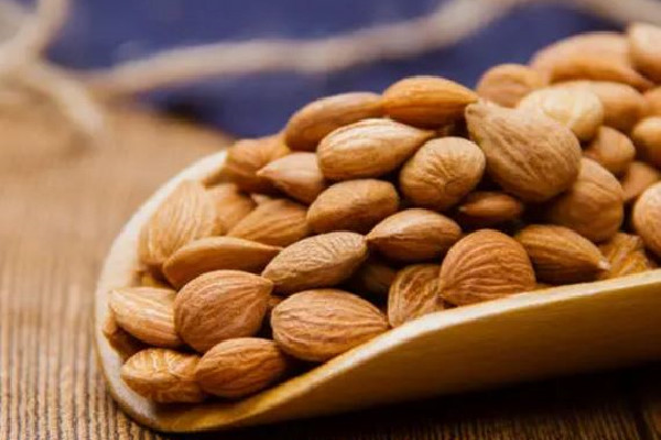 桃仁可以直接吃嗎 桃仁有沒(méi)有毒性 桃仁可以直接吃嗎 桃仁有沒(méi)有毒性