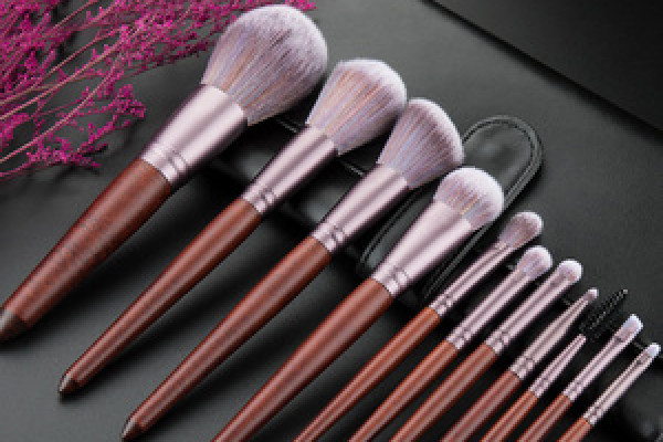 化妝刷有什么毛 化妝刷纖維毛和動(dòng)物毛哪個(gè)好 化妝刷有什么毛 化妝刷纖維毛和動(dòng)物毛哪個(gè)好