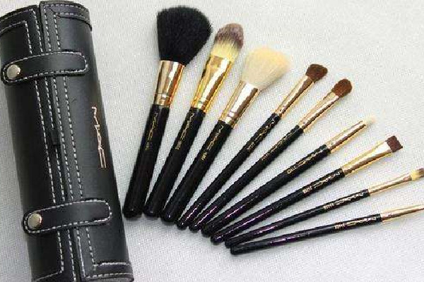 化妝刷用多久就要扔 化妝刷用久了會(huì)生蟲(chóng)嗎 化妝刷用多久就要扔 化妝刷用久了會(huì)生蟲(chóng)嗎