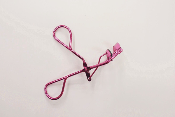 睫毛夾為什么夾不翹 睫毛夾天天夾有危害嗎 睫毛夾為什么夾不翹 睫毛夾天天夾有危害嗎