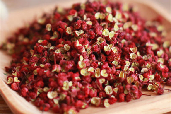 大紅袍花椒和四川花椒的區(qū)別 大紅袍花椒可以泡水喝嗎 大紅袍花椒和四川花椒的區(qū)別 大紅袍花椒可以泡水喝嗎