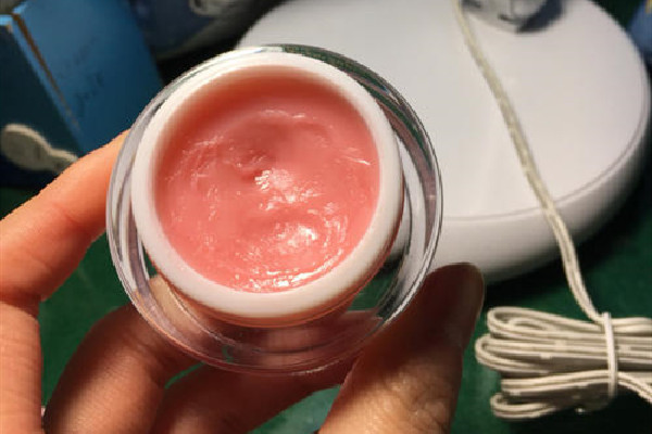 唇膜可以淡化唇部黑色素嗎 唇膜效果好嗎 唇膜可以淡化唇部黑色素嗎 唇膜效果好嗎