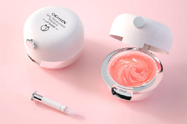 唇膜涂多少合適 唇膜涂多了會怎么樣 唇膜涂多少合適 唇膜涂多了會怎么樣