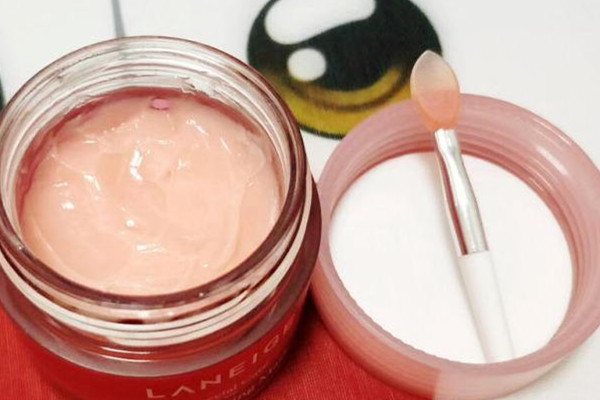 唇膜是口紅之后用還是之前 唇膜什么時(shí)候用 唇膜是口紅之后用還是之前 唇膜什么時(shí)候用