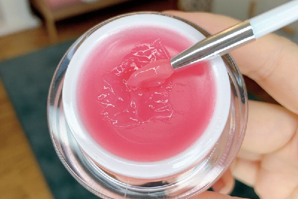 唇膜是口紅之后用還是之前 唇膜什么時(shí)候用 唇膜是口紅之后用還是之前 唇膜什么時(shí)候用