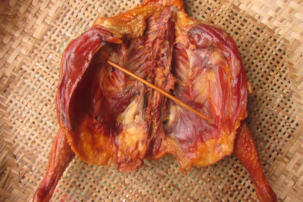 臘雞和風(fēng)干雞的區(qū)別 臘雞有一點點霉能吃嗎 臘雞和風(fēng)干雞的區(qū)別 臘雞有一點點霉能吃嗎