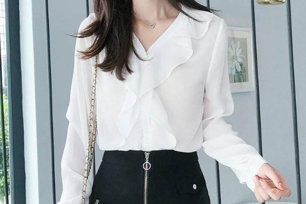 雪紡襯衫的蝴蝶結(jié)怎么系 雪紡襯衫是要買(mǎi)大點(diǎn)嗎 雪紡襯衫的蝴蝶結(jié)怎么系 雪紡襯衫是要買(mǎi)大點(diǎn)嗎