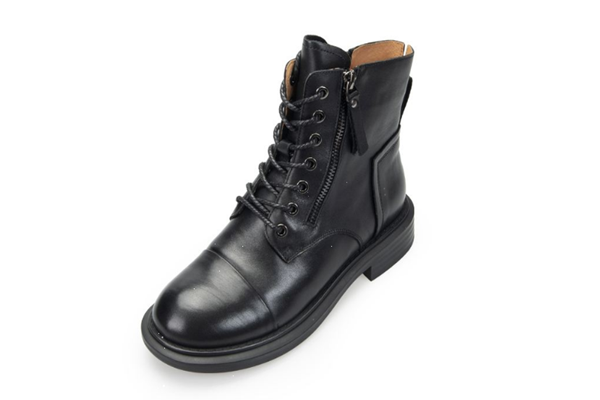 穿馬丁靴要把褲子塞進去嗎 穿馬丁靴褲腳怎么卷 穿馬丁靴要把褲子塞進去嗎 穿馬丁靴褲腳怎么卷