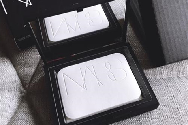 nars大白餅是定妝還是補妝 nars大白餅是散粉嗎 nars大白餅是定妝還是補妝 nars大白餅是散粉嗎