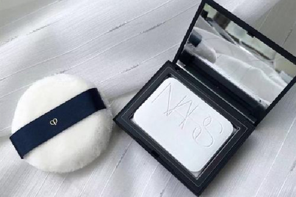 nars大白餅是定妝還是補妝 nars大白餅是散粉嗎 nars大白餅是定妝還是補妝 nars大白餅是散粉嗎