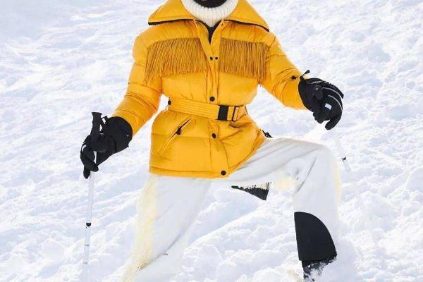 滑雪服哪個(gè)牌子好 滑雪服保暖性好嗎 滑雪服哪個(gè)牌子好 滑雪服保暖性好嗎