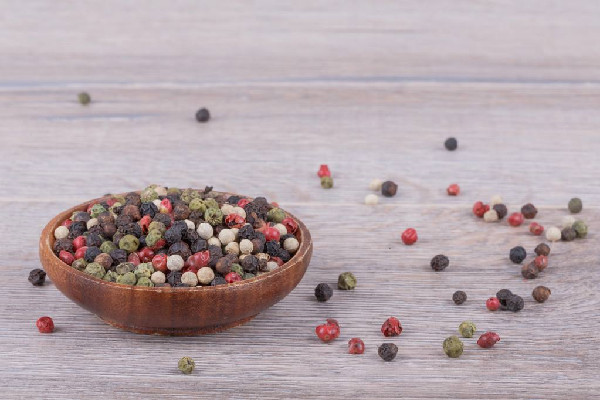 胡椒可以生吃嗎 胡椒可以煲什么湯 胡椒可以生吃嗎 胡椒可以煲什么湯