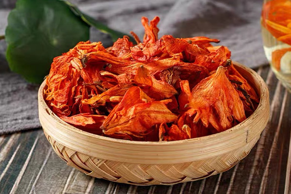 百合花茶是涼性的嗎 百合花茶有什么功效 百合花茶是涼性的嗎 百合花茶有什么功效