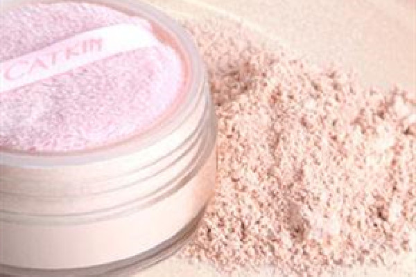 蜜粉可以撲頭發(fā)嗎 蜜粉可以頭發(fā)去油嗎 蜜粉可以撲頭發(fā)嗎 蜜粉可以頭發(fā)去油嗎