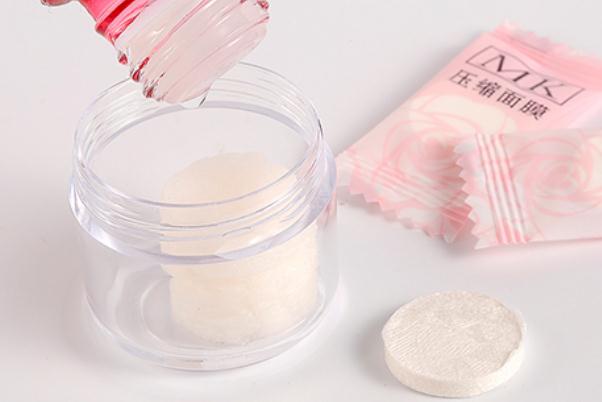 壓縮面膜泡什么最補(bǔ)水 壓縮面膜泡水敷臉好嗎 壓縮面膜泡什么最補(bǔ)水 壓縮面膜泡水敷臉好嗎