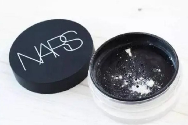 蜜粉用啞光好還是珠光好 蜜粉怎么選擇色號(hào) 蜜粉用啞光好還是珠光好 蜜粉怎么選擇色號(hào)