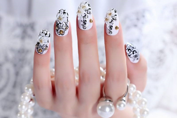 穿戴甲的膠水怎么卸掉 穿戴甲怎么卸 穿戴甲的膠水怎么卸掉 穿戴甲怎么卸