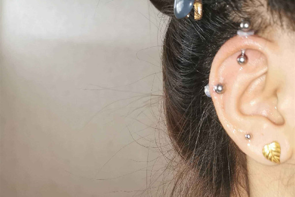 打耳骨后面長(zhǎng)了個(gè)肉坨坨怎么處理 打耳骨有什么風(fēng)險(xiǎn) 打耳骨后面長(zhǎng)了個(gè)肉坨坨怎么處理 打耳骨有什么風(fēng)險(xiǎn)