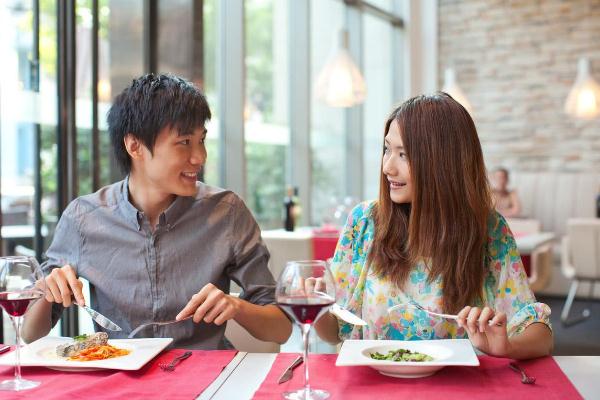 相親是奔著結(jié)婚目的去的嗎 22歲女子回村1天被安排20場相親 相親是奔著結(jié)婚目的去的嗎 22歲女子回村1天被安排20場相親