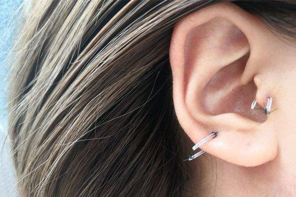 打耳骨要多久能洗頭 打耳骨要注意什么 打耳骨要多久能洗頭 打耳骨要注意什么